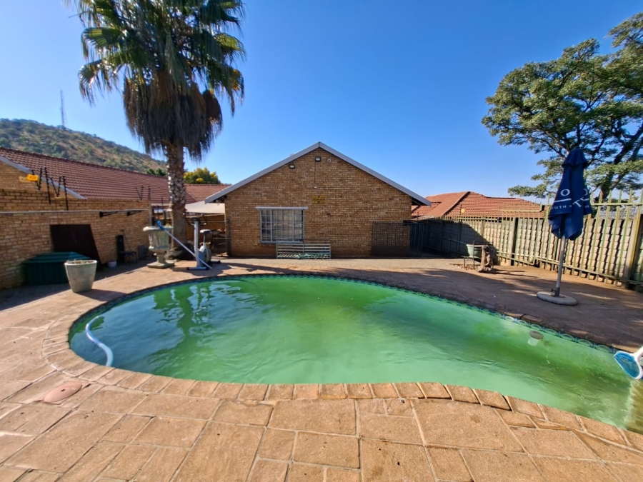 3 Bedroom Property for Sale in Azalea Park North West